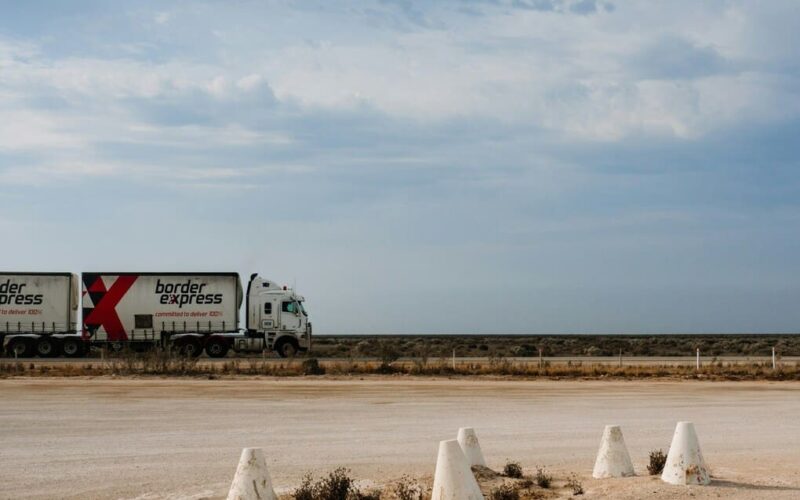 Carga marítima o terrestre: ¿Cuál es mejor para tus envíos en Venezuela?